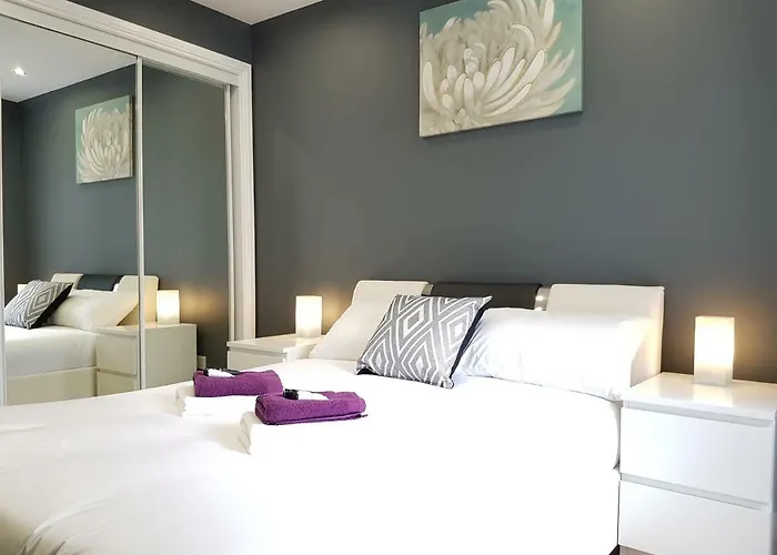 Glasgow\'S Modern & Stylish 3 Bedroom Aparment