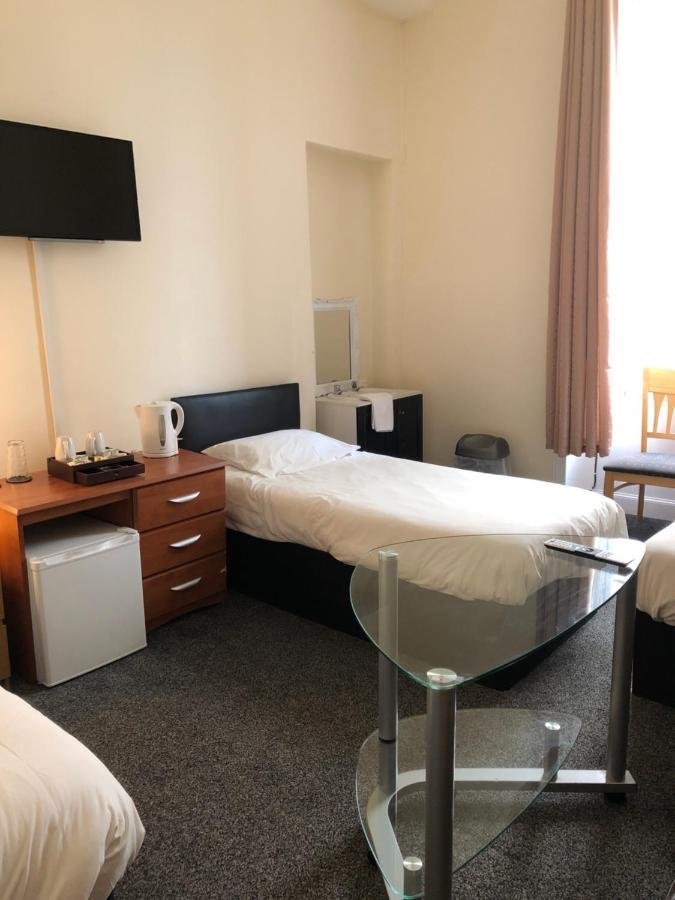 Renfrew At Centre Bed & Breakfast Glasgow