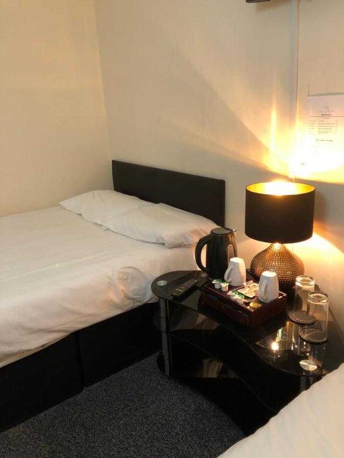 Renfrew At Centre Bed & Breakfast Glasgow
