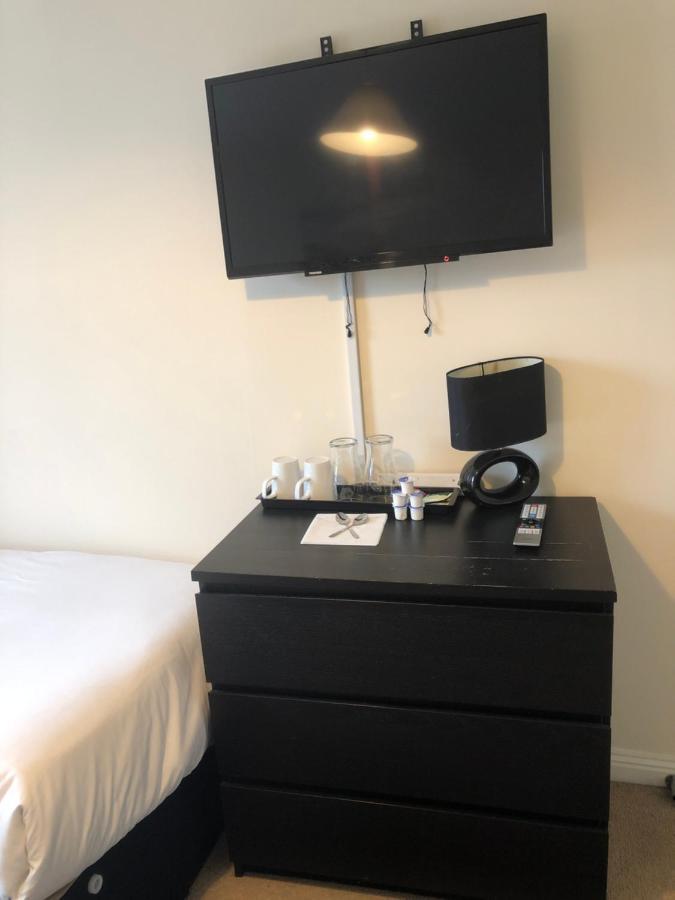 Country house Wallace Budget Glasgow