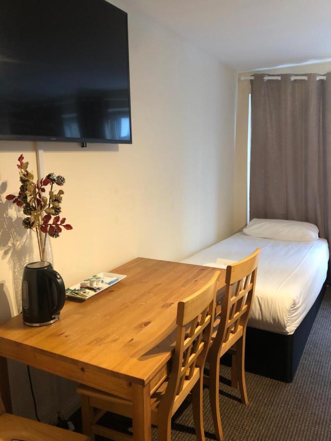 Wallace Budget Country house Glasgow