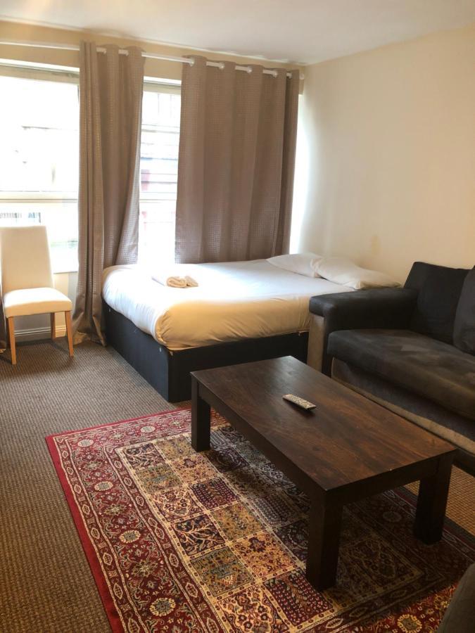 Country house Wallace Budget Glasgow