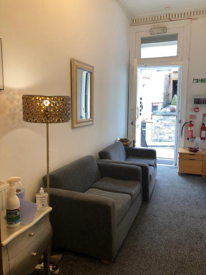 Renfrew At Centre Bed & Breakfast *