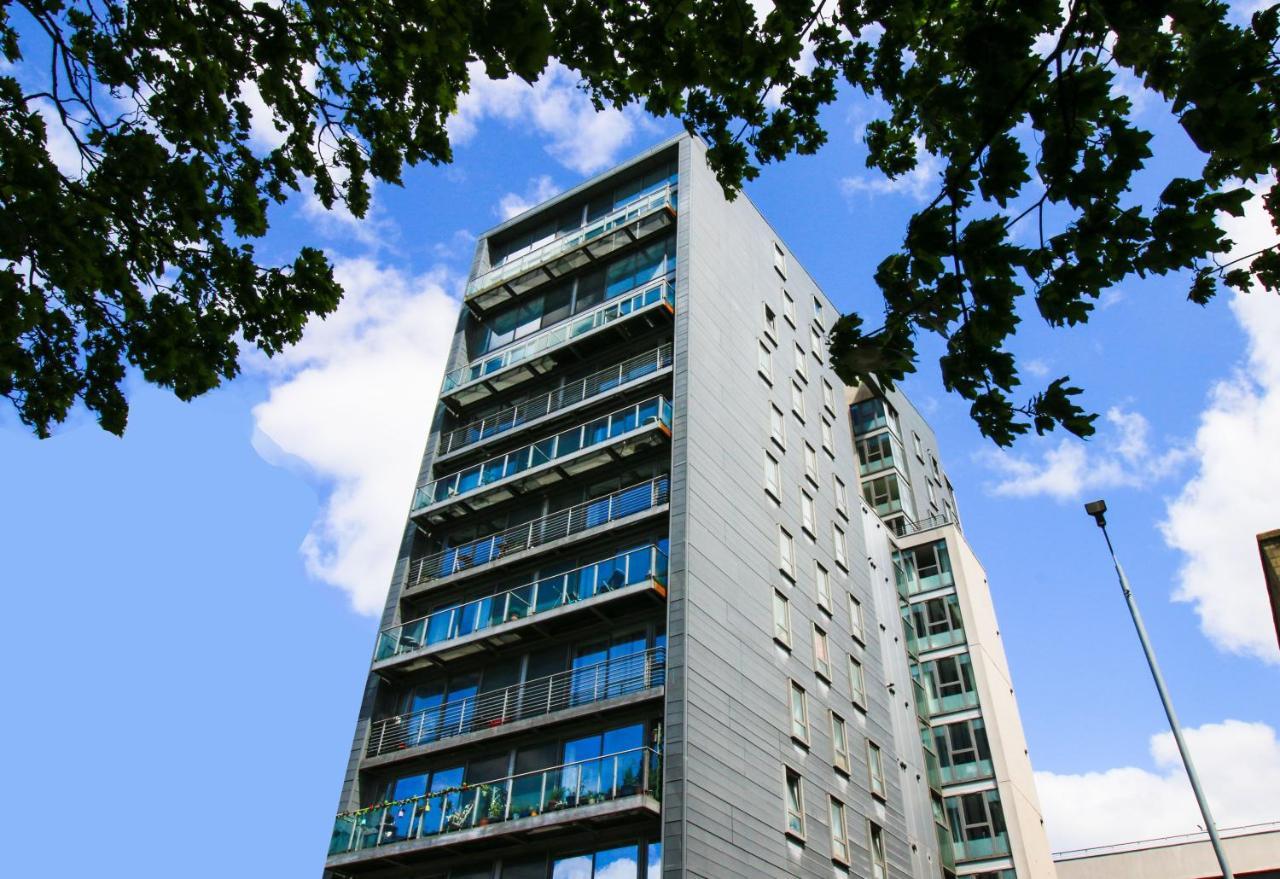 Riverview Apartment *