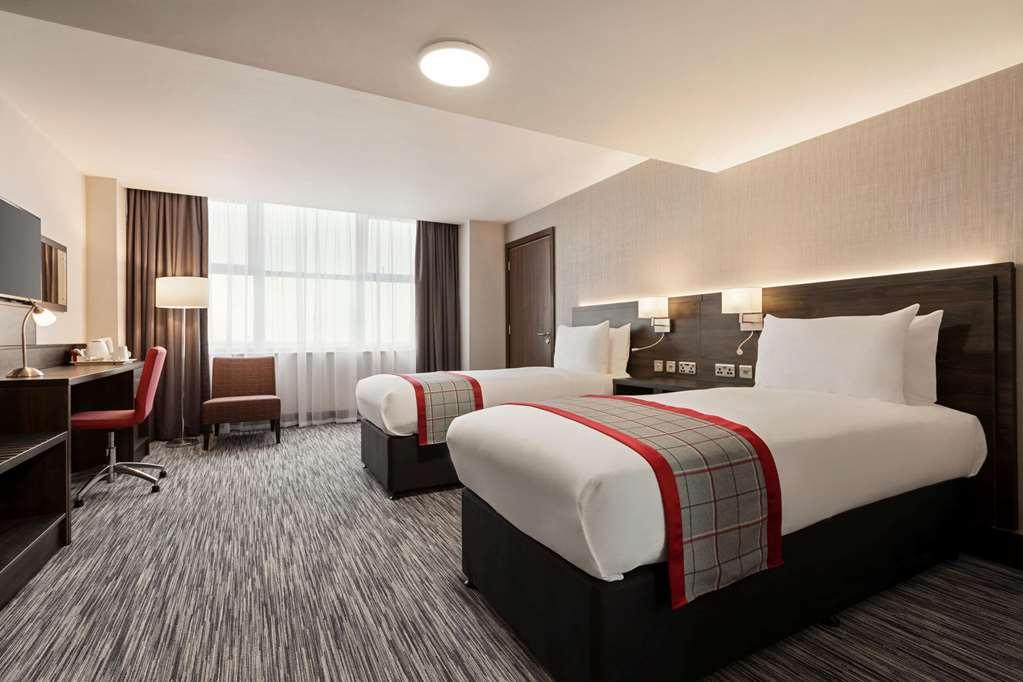 Ramada By Wyndham East Kilbride Hotel 3*