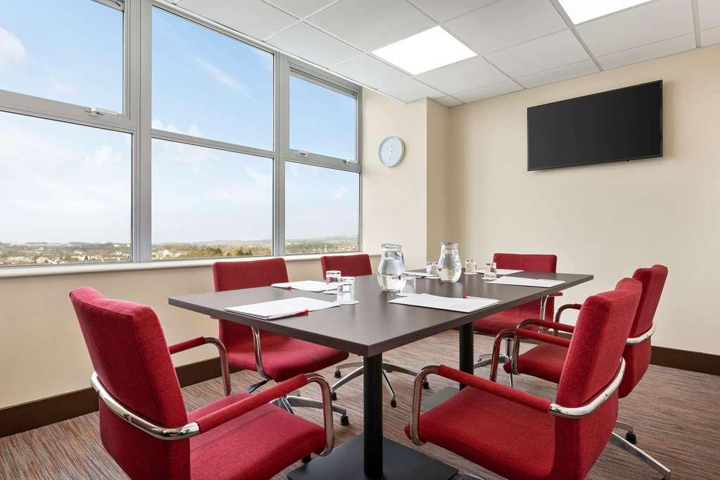 Hotel Ramada By Wyndham East Kilbride 3*