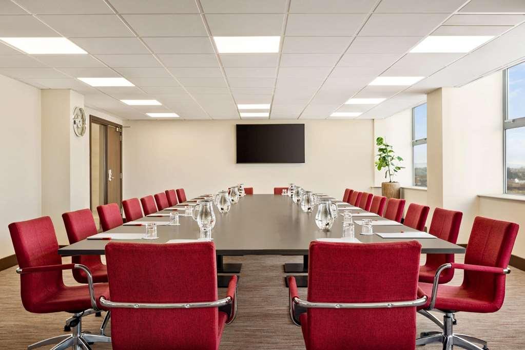 Ramada By Wyndham East Kilbride Hotel 3*