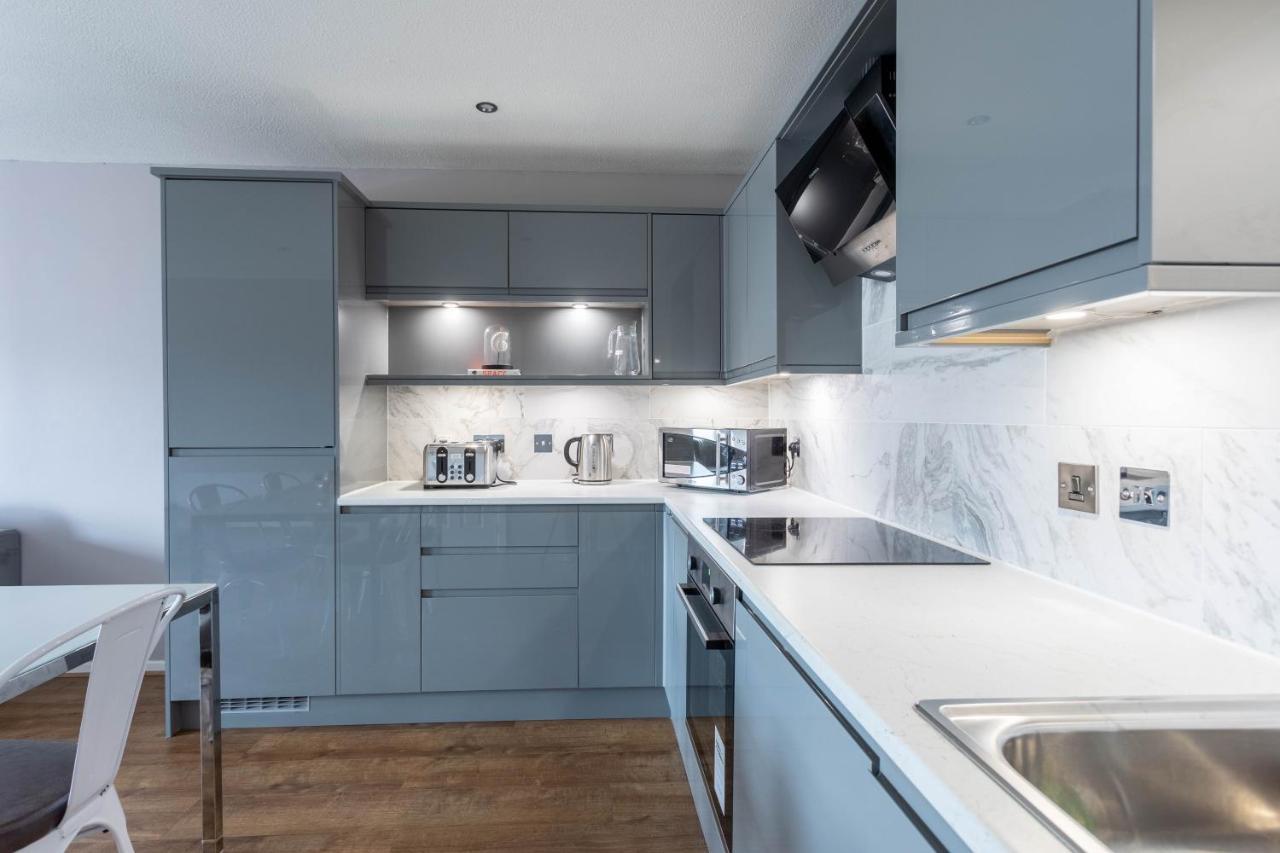 Stunning 2 Bed Merchant With Residents Parking Apartment Glasgow