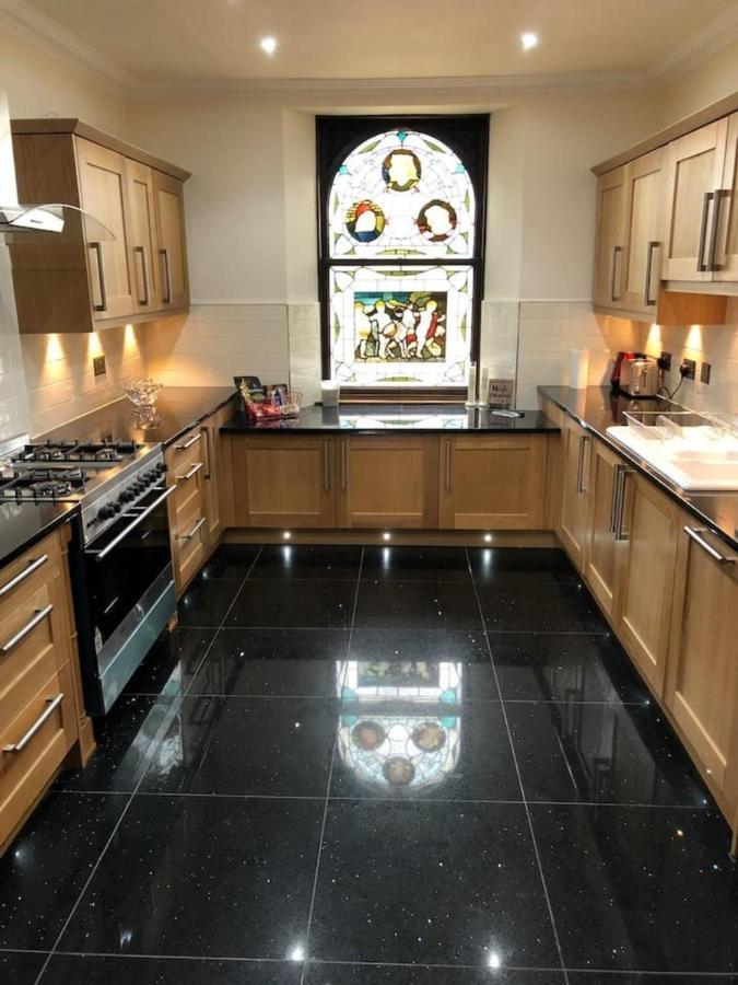 Beautiful 4-bed In Glasgow