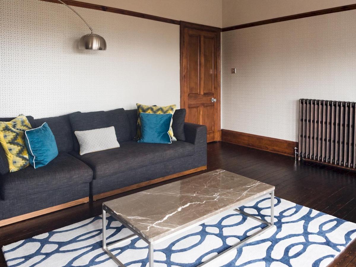 Pass The Keys Beautiful, Traditional 2 Bed Flat W Free Parking Apartment