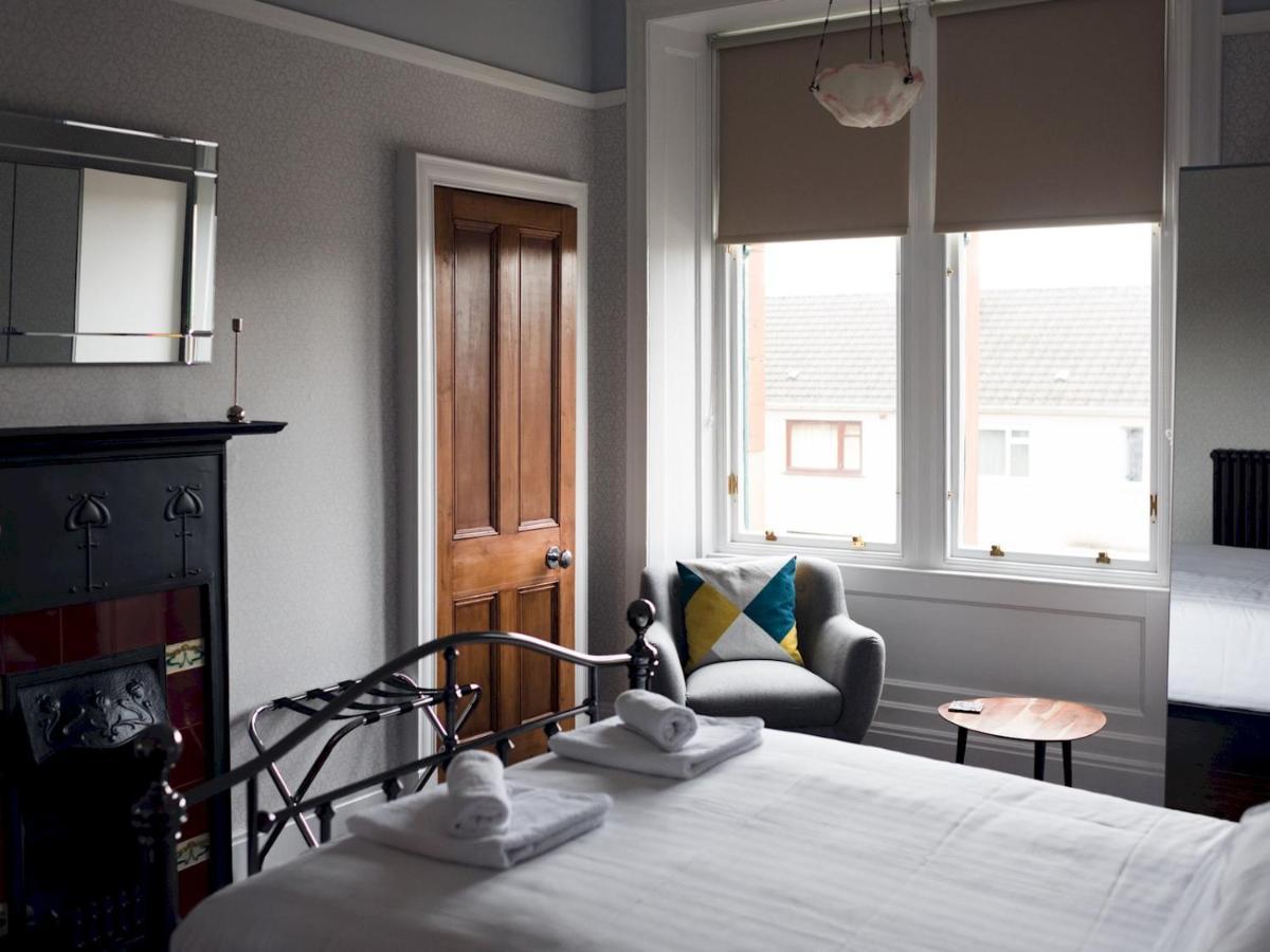 Pass The Keys Beautiful, Traditional 2 Bed Flat W Free Parking Glasgow