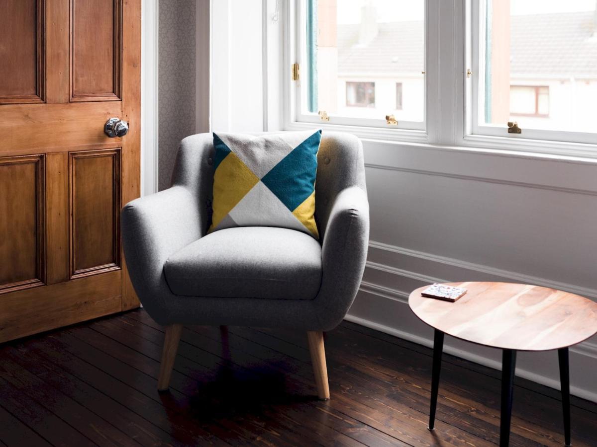 Pass The Keys Beautiful, Traditional 2 Bed Flat W Free Parking Glasgow