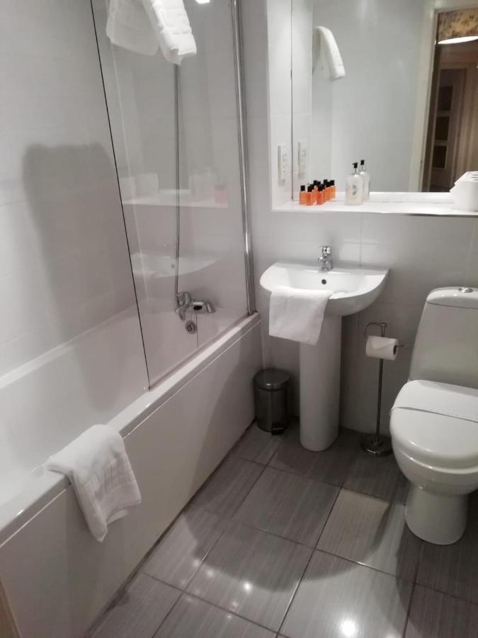 Wallace Hide Out 3* Glasgow