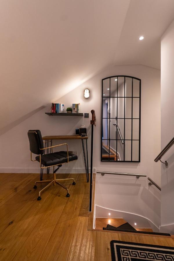 Loft On The Crescent - 5 Star Scottish Luxury - Prime West End Location Apartment *