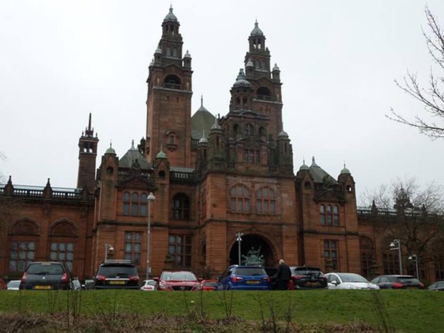 Fabulous Location, One Bedroom West End Flat, Just Off Byres Rd, Close To Sec & Hydro * Glasgow