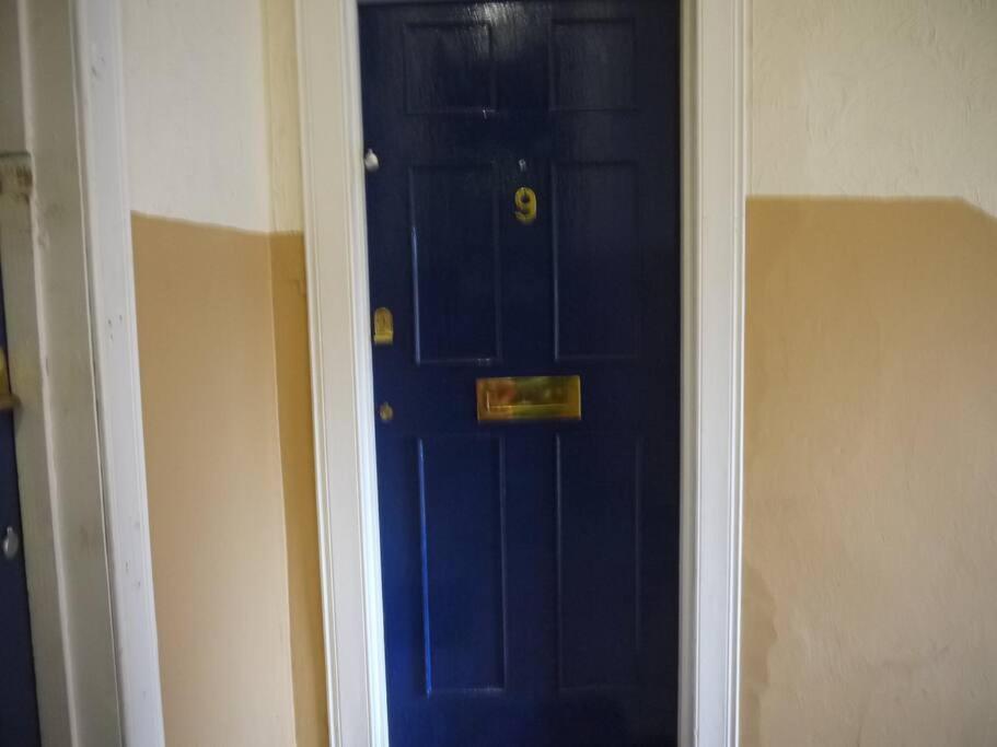 Fabulous Location, One Bedroom West End Flat, Just Off Byres Rd, Close To Sec & Hydro *