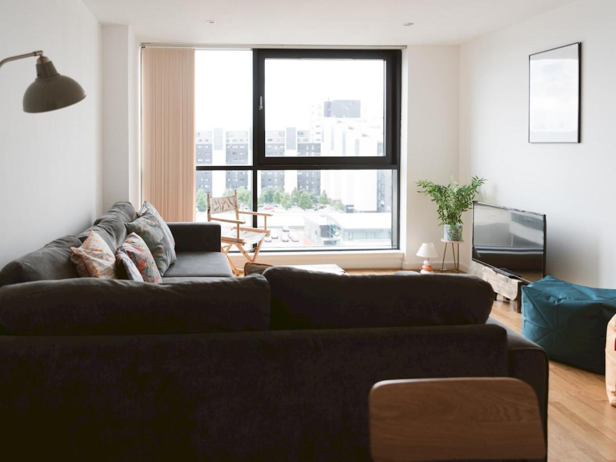 Pass The Keys Lovely 2 Bed With Parking Next To Secc Hydro *