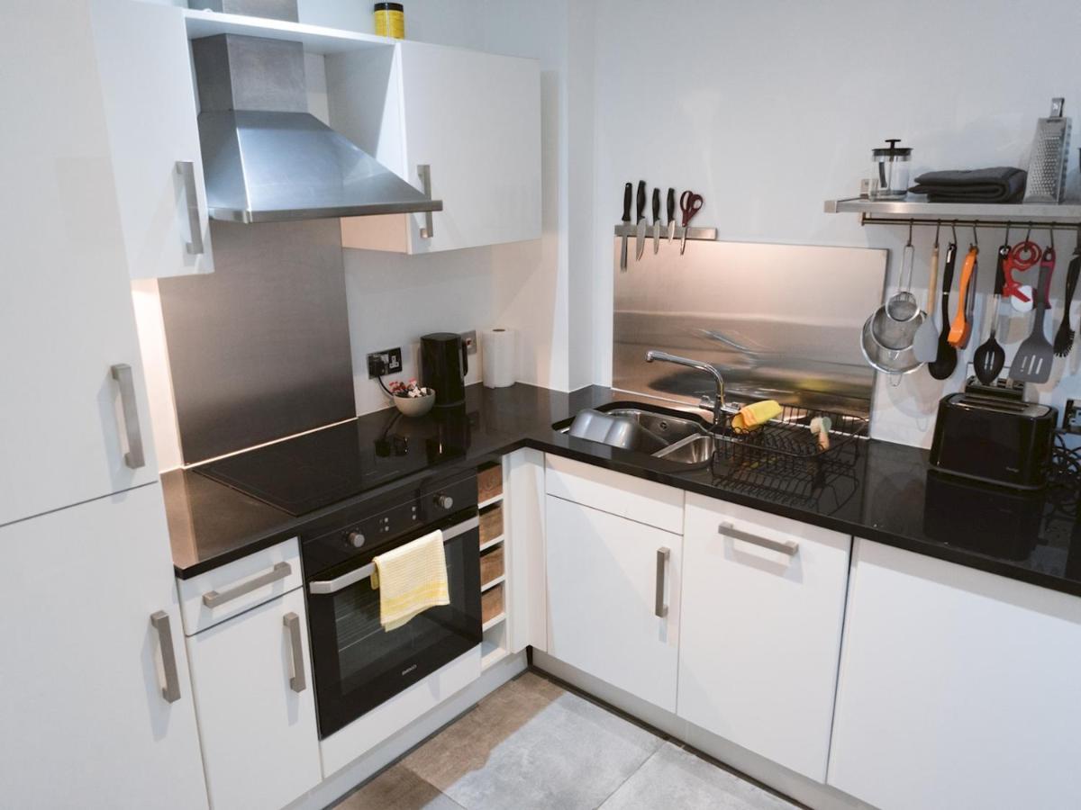 Pass The Keys Lovely 2 Bed With Parking Next To Secc Hydro *
