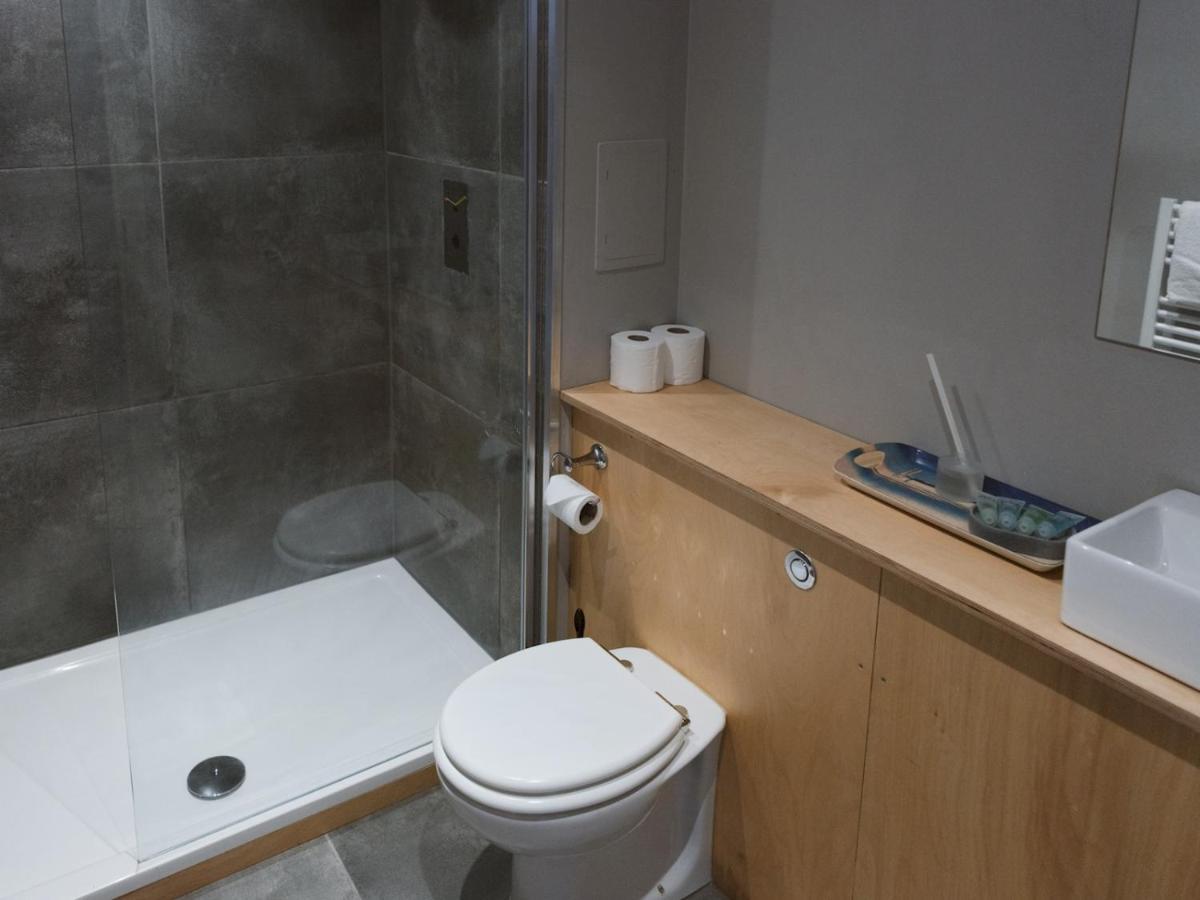 Pass The Keys Lovely 2 Bed With Parking Next To Secc Hydro *