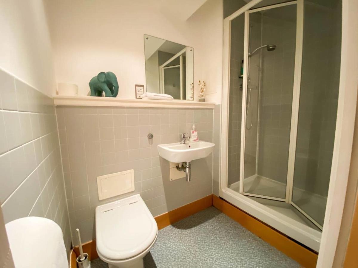 Apartment Highly Desirable City Centre 2 Bedroom *