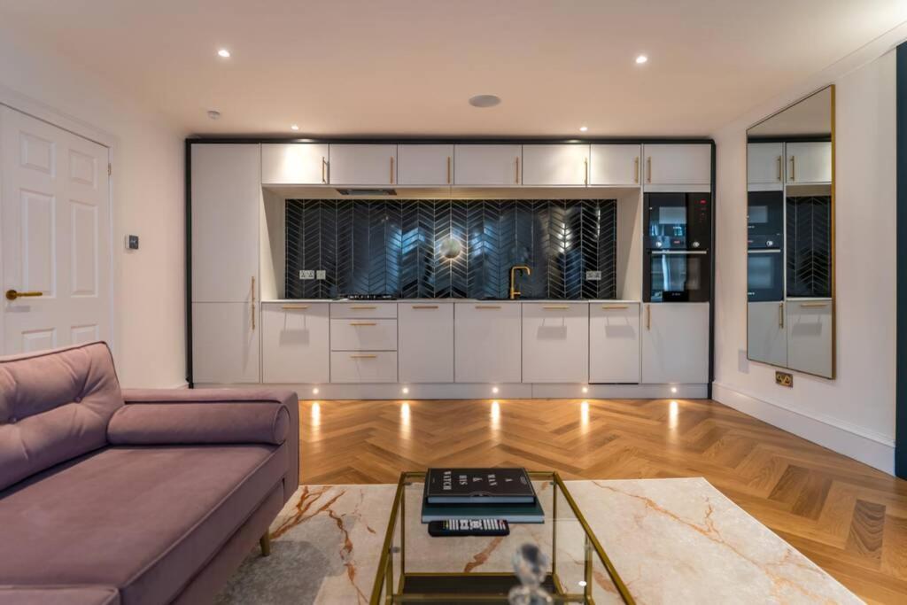 The West End Retreat - Luxurious - Prime Location