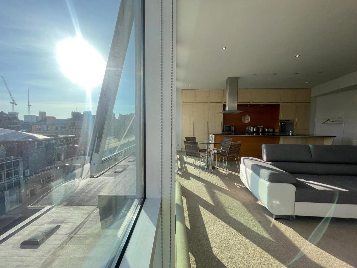 Centre 2-bed Parking Jacuzzi Bath Apartment