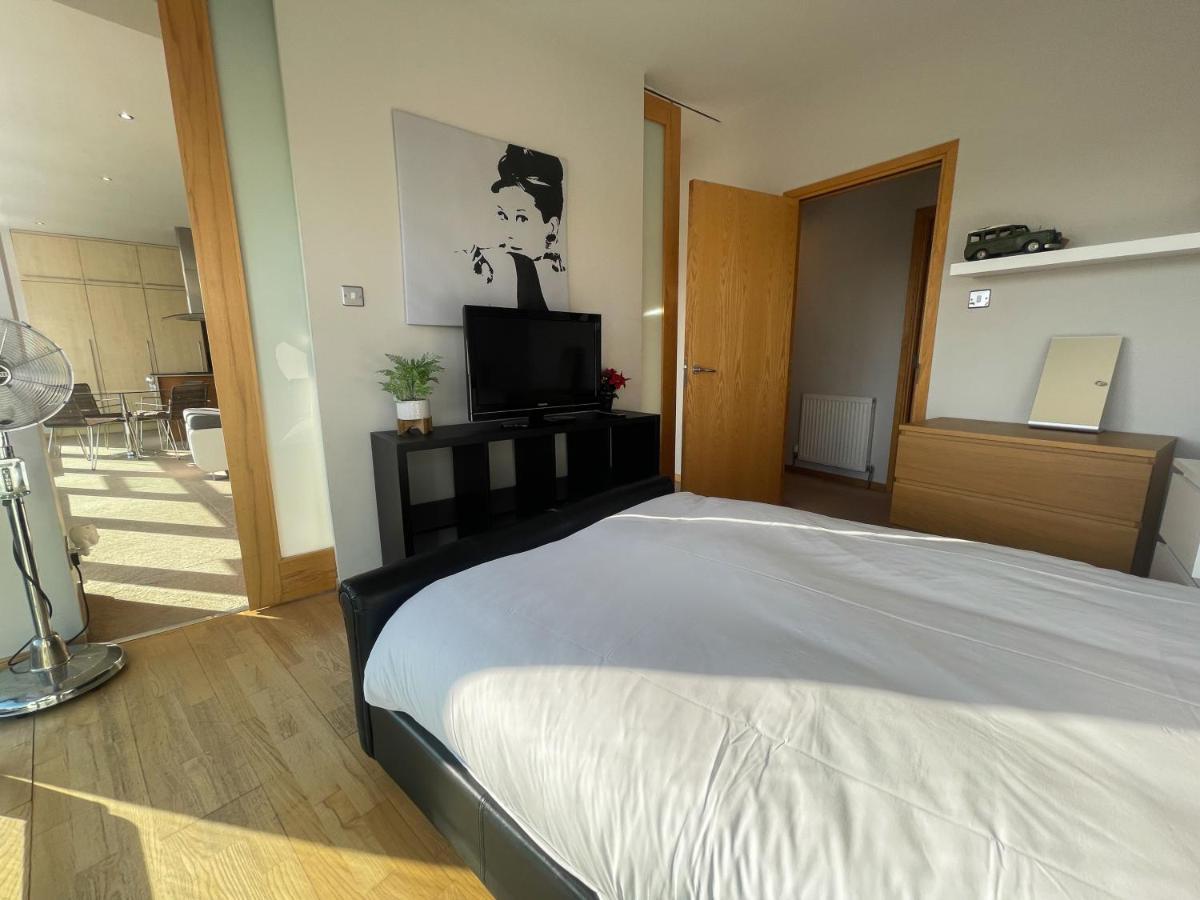 Apartment Centre 2-bed Parking Jacuzzi Bath Glasgow