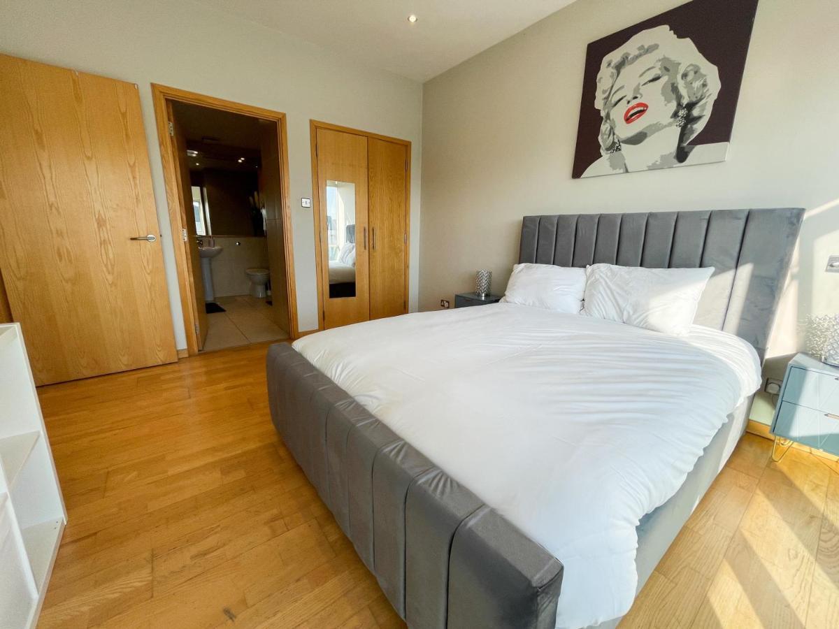 Apartment Centre 2-bed Parking Jacuzzi Bath Glasgow
