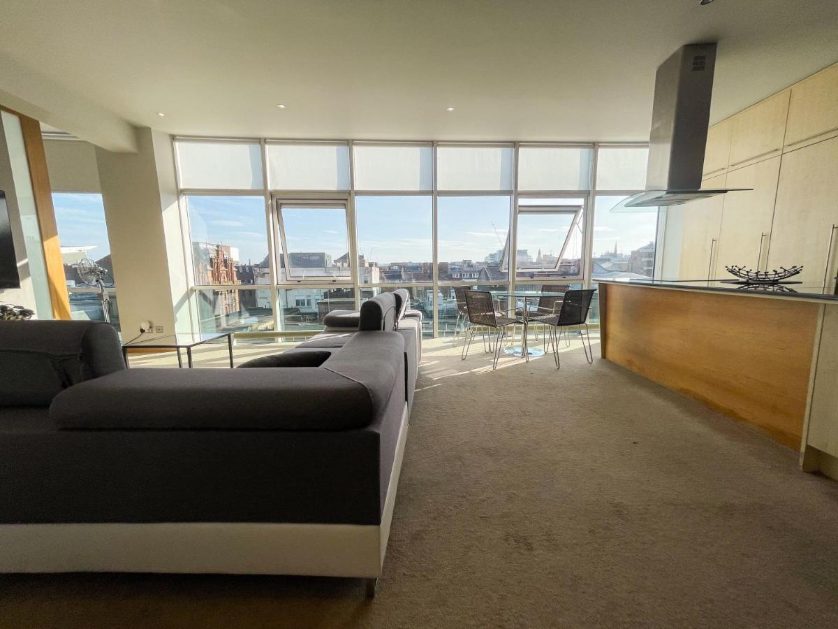 Centre 2-bed Parking Jacuzzi Bath Apartment *