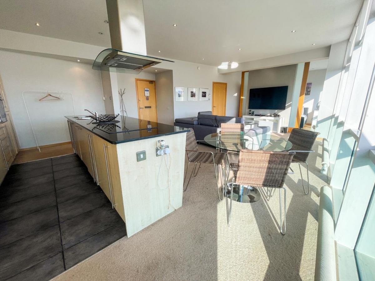 Centre 2-bed Parking Jacuzzi Bath Apartment