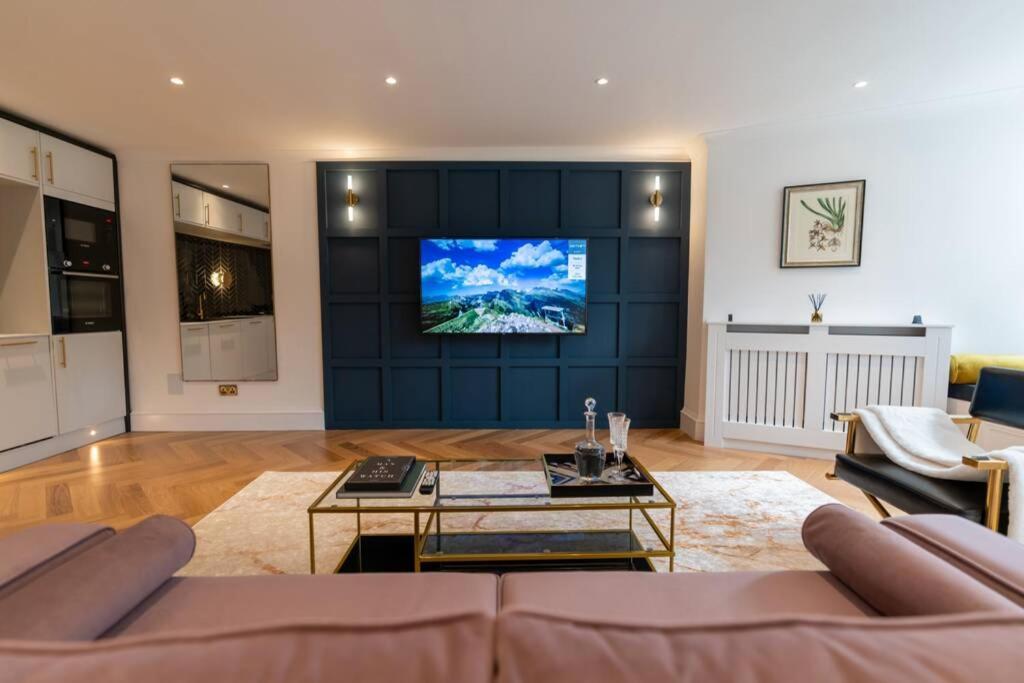 The West End Retreat - Luxurious - Prime Location