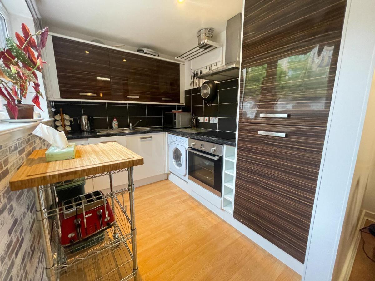 Kelvingrove 2 Bedroom - Private Parking Apartment