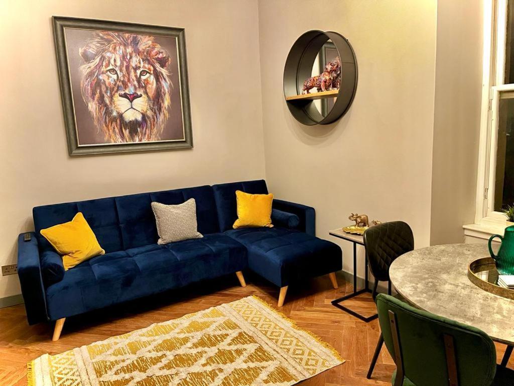 1 Bed In West End Apartment *