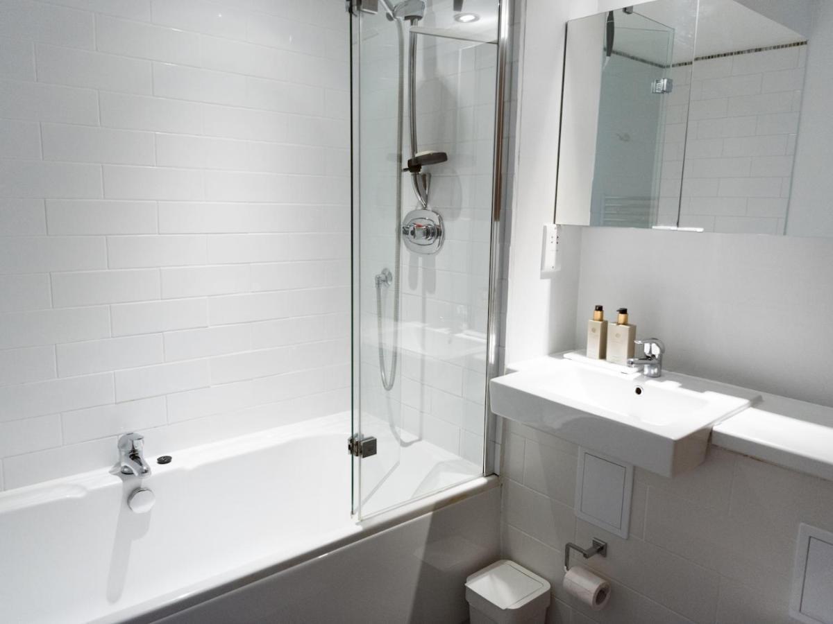 Pass The Keys Stylish 2bed Unit Glasgow