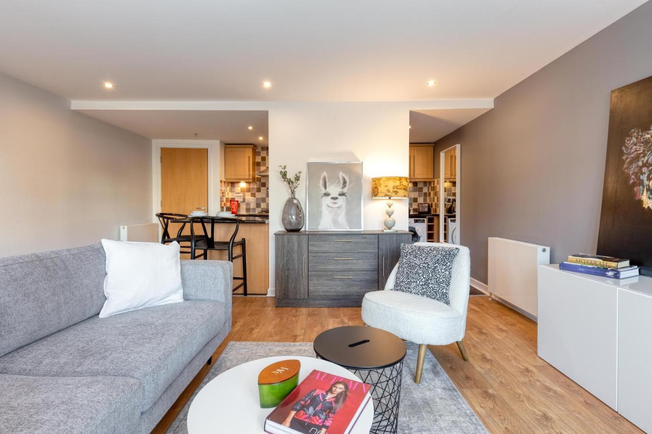 Executive 7 * Glasgow