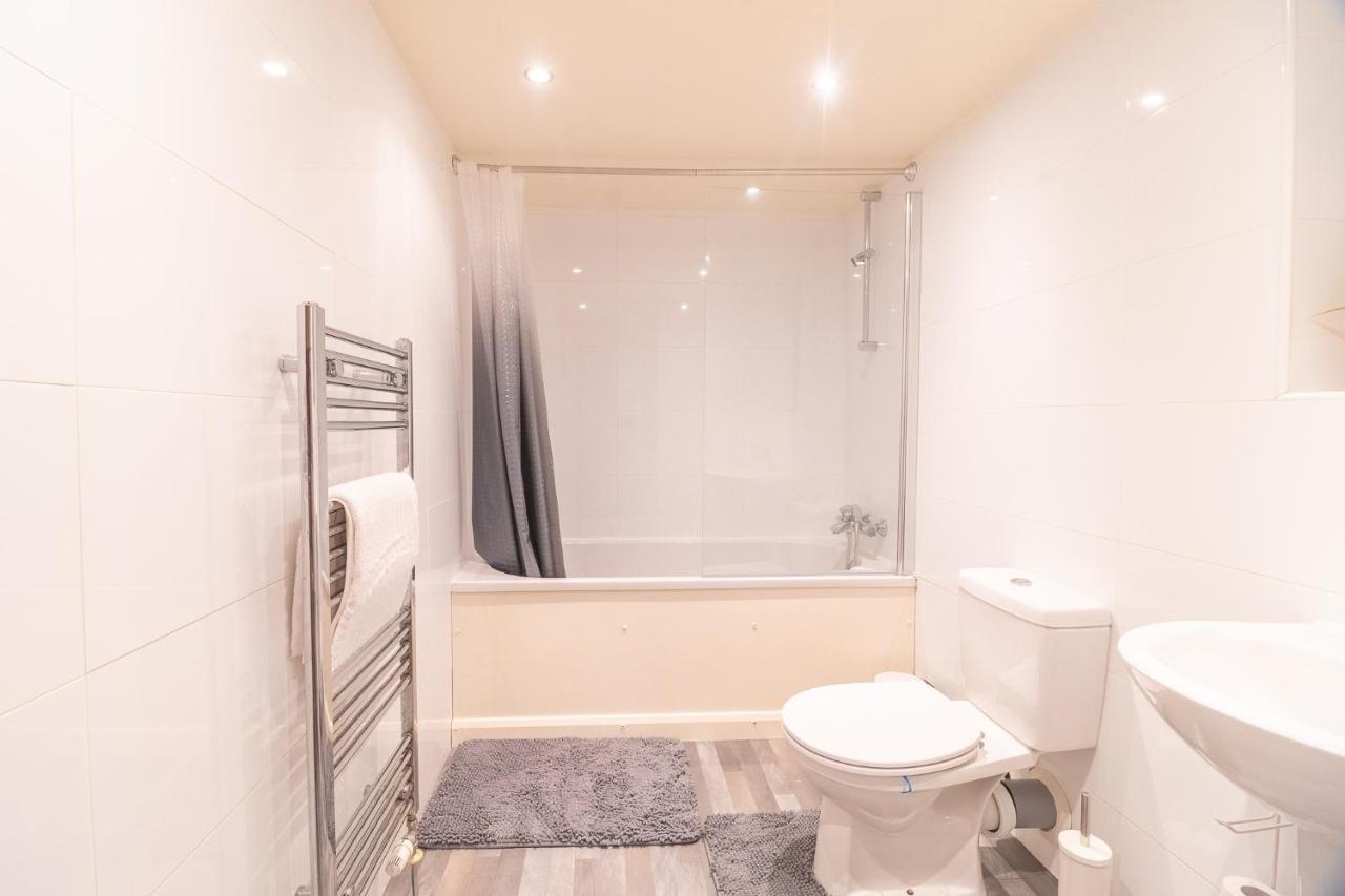 Charming Westend/city Centre Apartment *