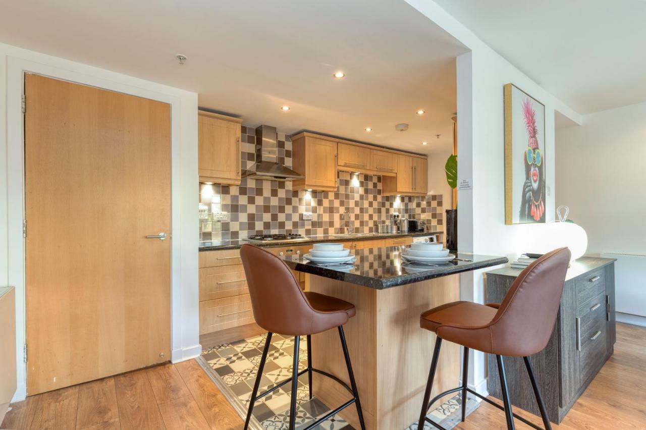 Executive 7 * Glasgow