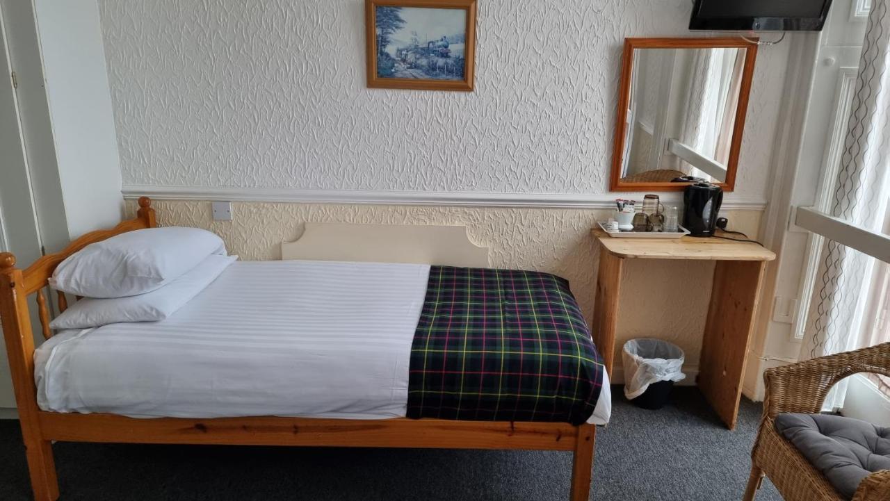 Hampton Court - Centre Glasgow