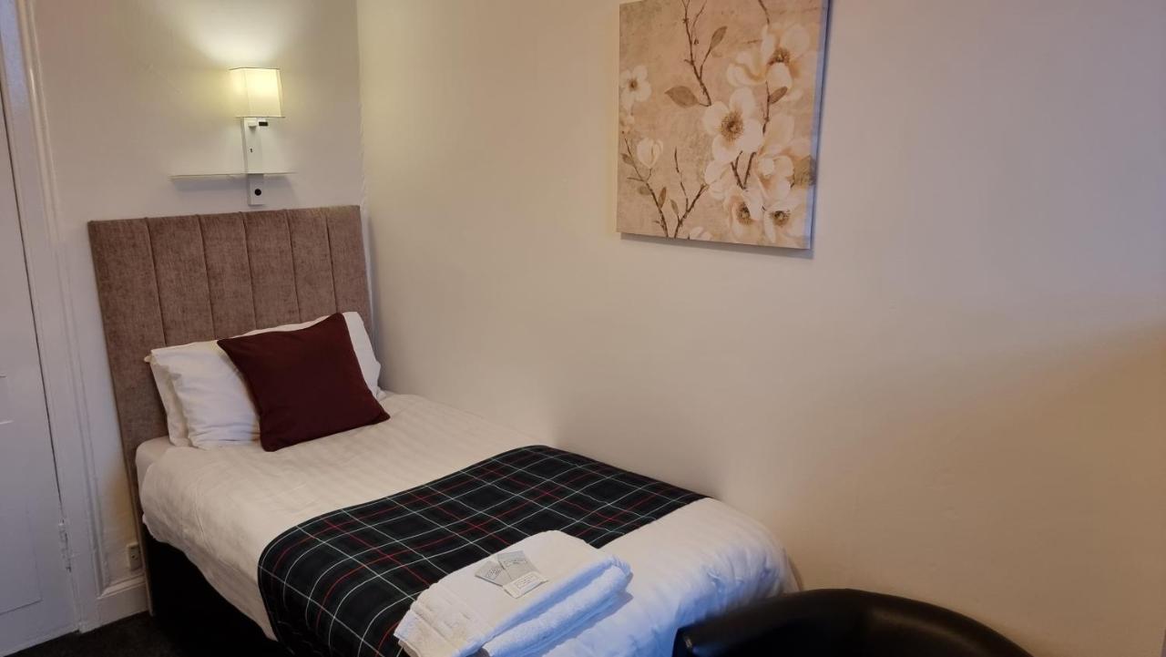 Hampton Court - Centre Glasgow
