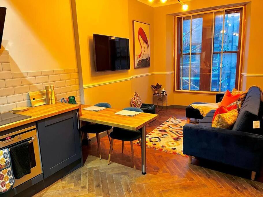 Stunning 1 Bed In West End Apartment