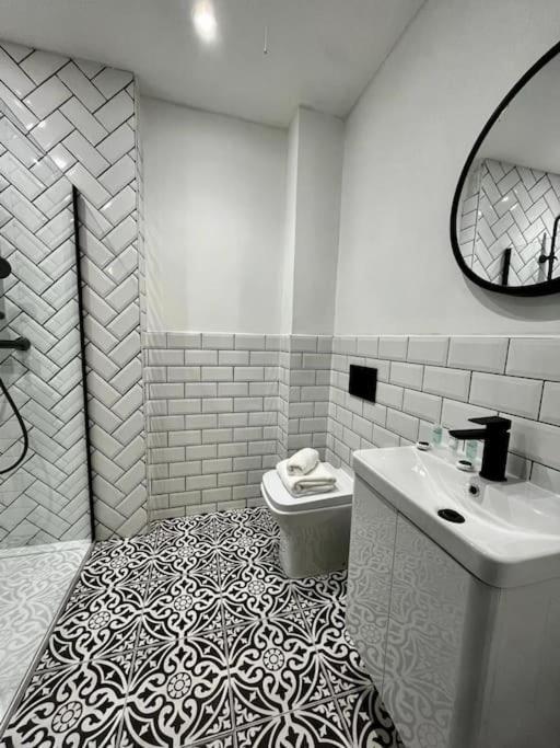 Stunning 1 Bed In West End Apartment