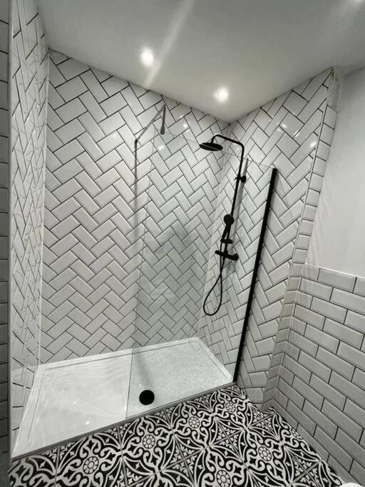 Stunning 1 Bed In West End Apartment Glasgow