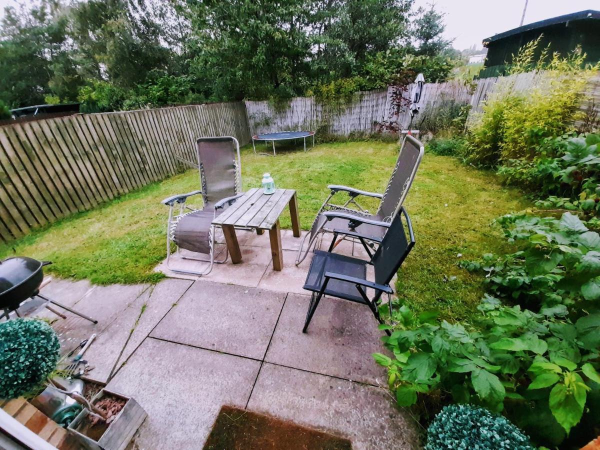 2bed Guest Wing - Charming - Off M8 M80