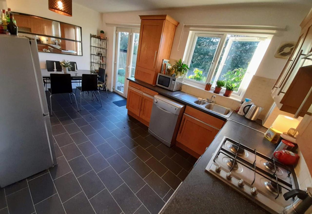 2bed Guest Wing - Charming - Off M8 M80