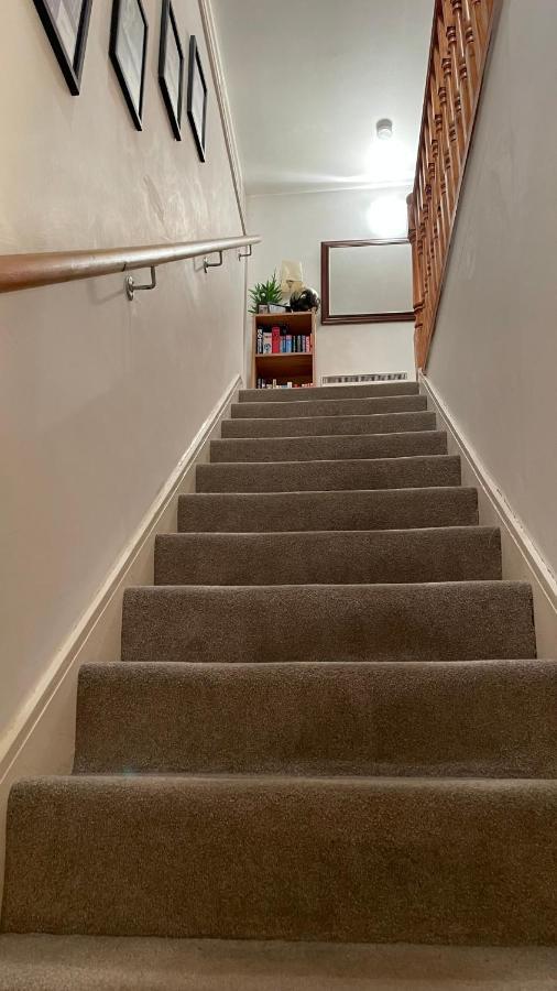 Apartment Beautiful 2 Bedroom With Balcony In Trendy West End - Ideal For Hydro, Uni, Ashton Lane & Centre