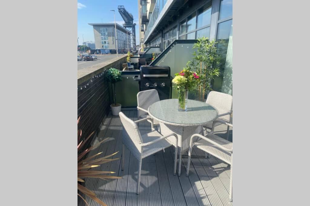 Riverside Exec With Balcony - Secc/hydro Apartment Glasgow