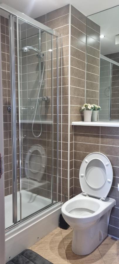 Lovely 2-bedroom Flat With Free Parking *