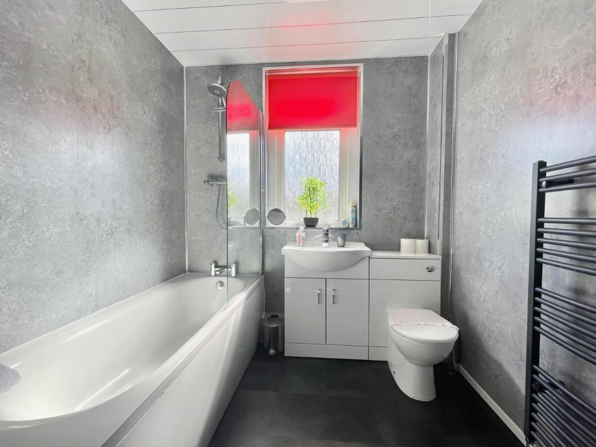 2 Bed House In Outskirts Of Apartment Glasgow