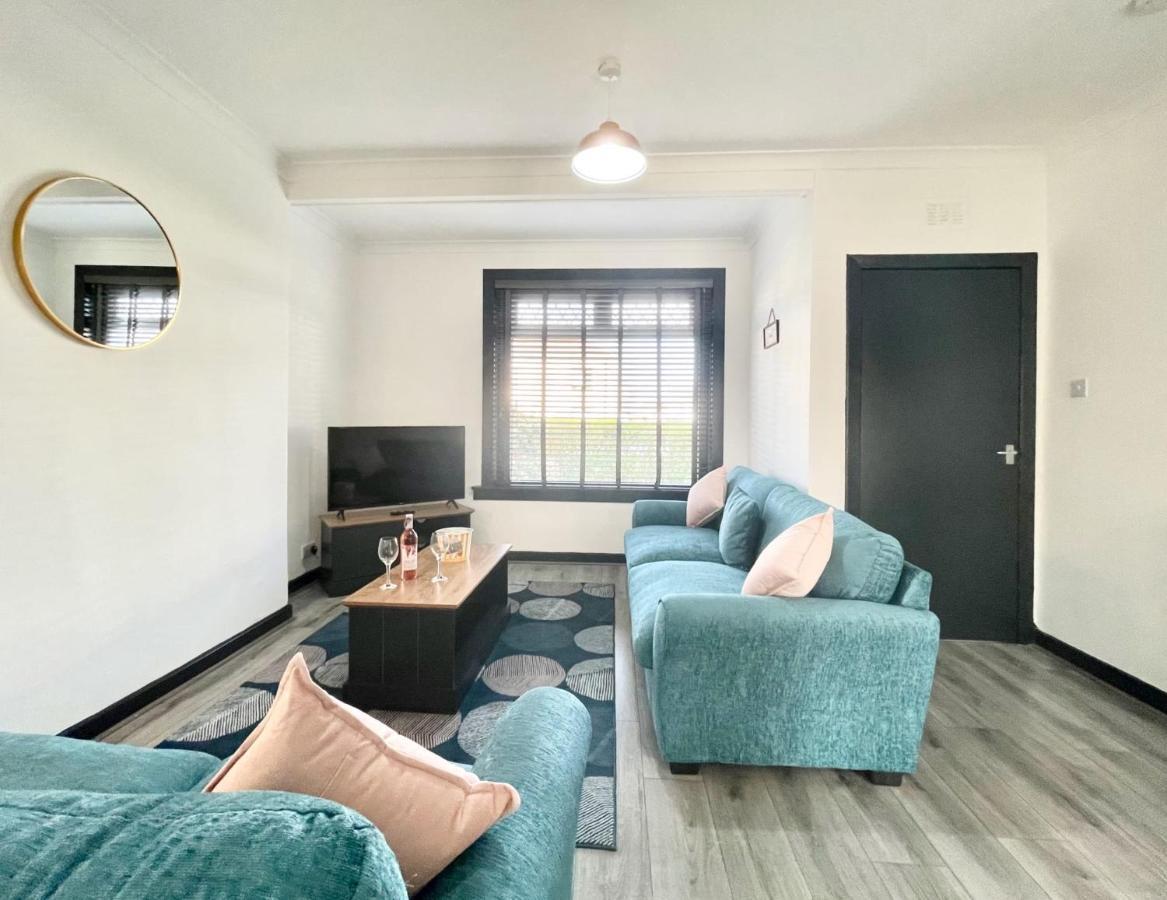 2 Bed House In Outskirts Of Apartment Glasgow