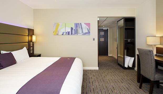 Premier Braehead Hotel 3*